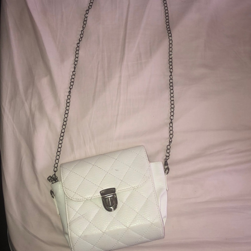A White purse that has been worn twice